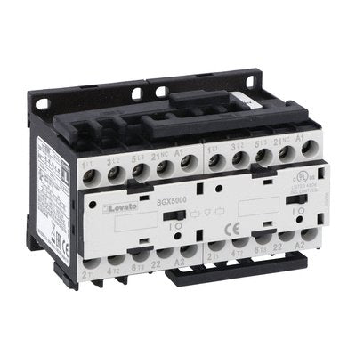 Reversing contactor assembly, AC coil, external interlock with power and auxiliary wiring, 9A AC3 in AC, 4kW.